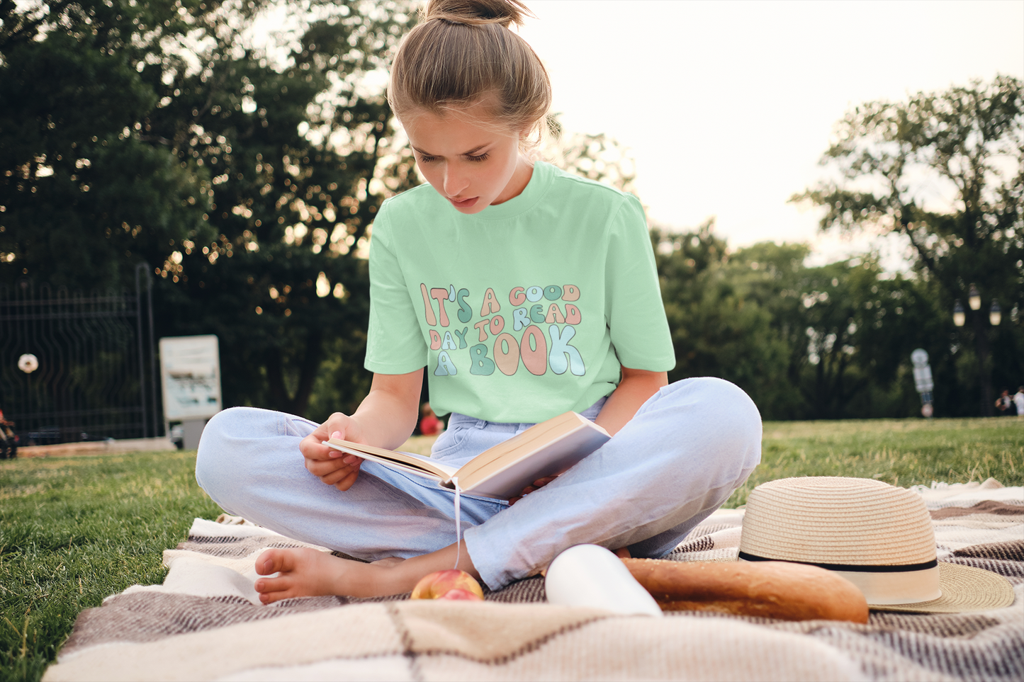 It's a Good Day to Read a Book T-Shirt